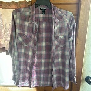 Hot topic flannel purple blue white with a subtle tie dye pattern. Size XL mens.